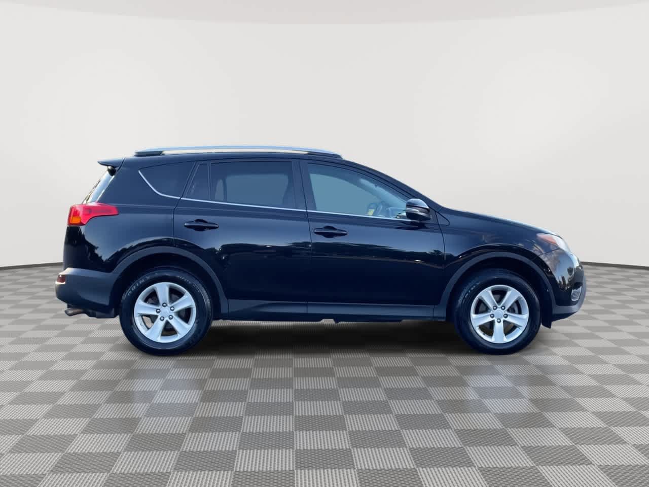 Used 2014 Toyota RAV4 XLE AWD/4WD image 9