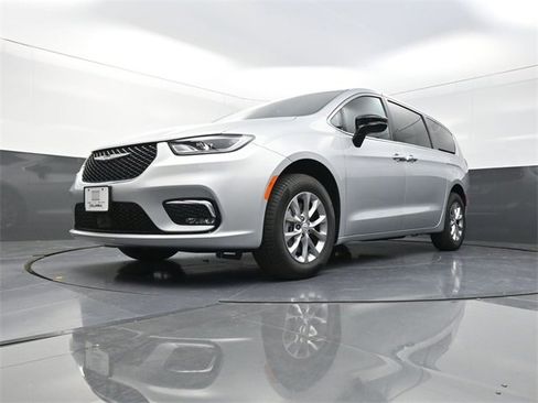 New 2026 Chrysler Pacifica Select image 19