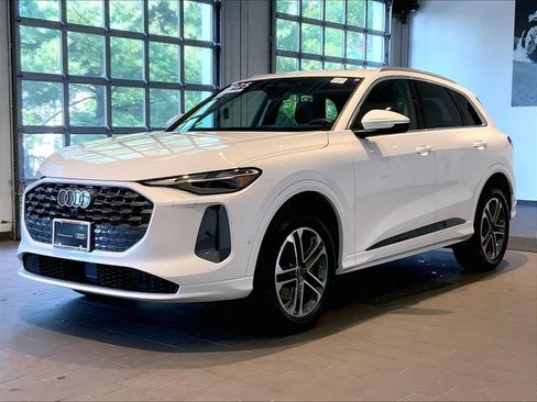 Used 2025 Audi Q5 Premium w/ Convenience Package AWD/4WD image 2