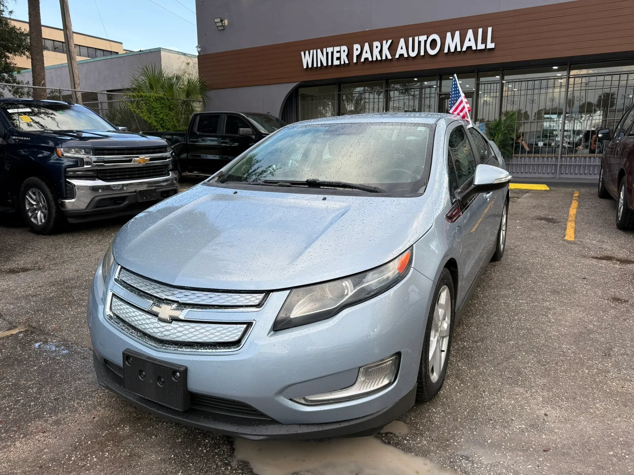 Used 2014 Chevrolet Volt w/ Enhanced Safety Package 1 FWD image 1