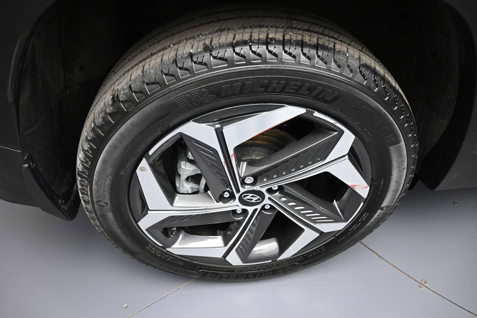 Certified 2024 Hyundai Tucson Limited AWD/4WD image 13