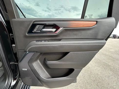 Used 2025 GMC Yukon Denali w/ Denali Reserve Package AWD/4WD image 50