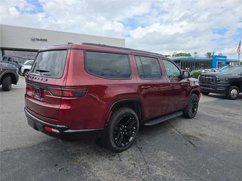 Used 2024 Jeep Wagoneer Series II AWD/4WD image 3