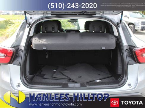 Used 2025 Chevrolet Trax LT w/ LT Convenience Package image 10