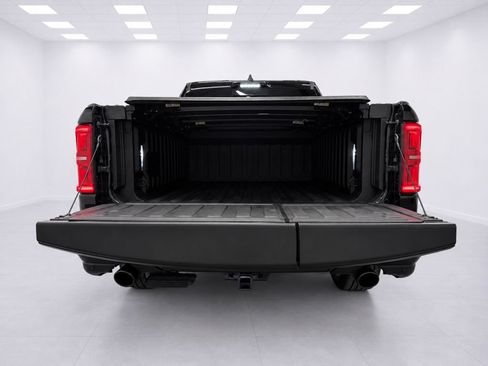 Used 2025 RAM 1500 Limited AWD/4WD image 15