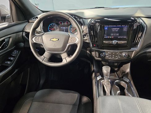 Used 2023 Chevrolet Traverse LT FWD image 9