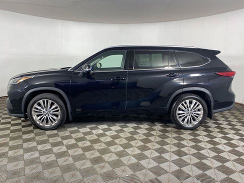 Used 2023 Toyota Highlander Platinum AWD/4WD image 4