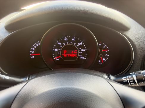 Used 2014 Kia Soul + FWD image 13