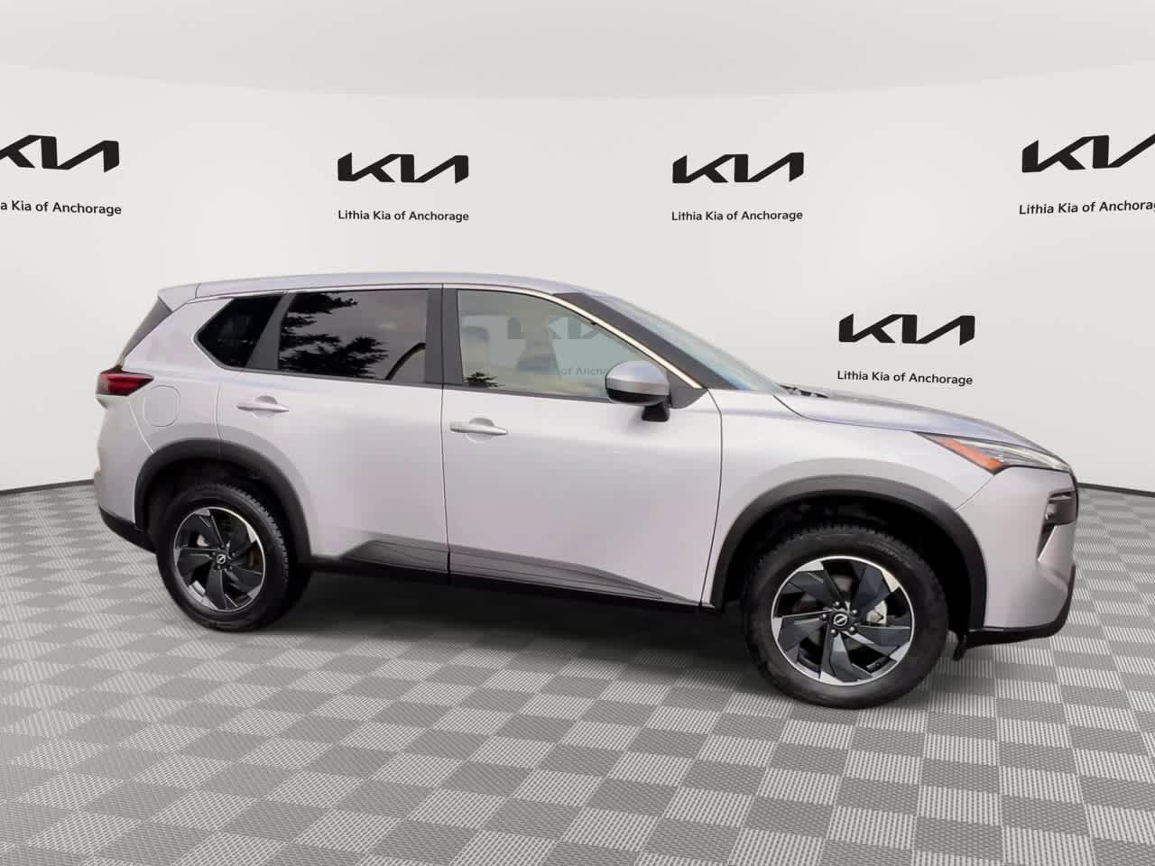 Used 2025 Nissan Rogue SV AWD/4WD image 9