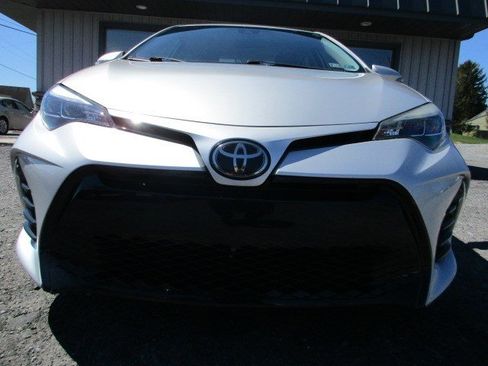 Used 2017 Toyota Corolla SE w/ SE Premium Package image 3