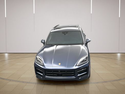 Certified 2026 Porsche Cayenne GTS AWD/4WD image 33