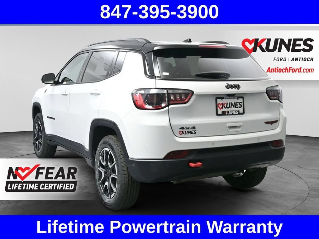 Used 2025 Jeep Compass Trailhawk AWD/4WD image 10