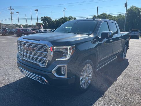 Used 2022 GMC Sierra 1500 Denali w/ Denali Premium Package AWD/4WD image 3