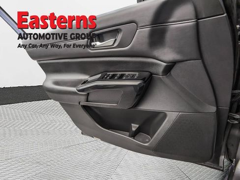 Used 2022 Nissan Pathfinder SV image 28