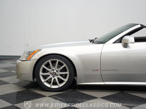 Used 2006 Cadillac XLR V image 22