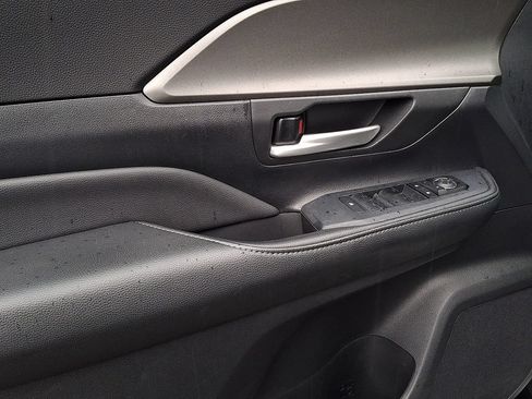 Used 2025 Toyota Grand Highlander AWD Hybrid image 13