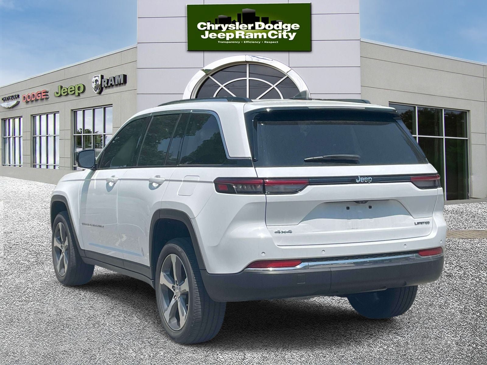 Used 2023 Jeep Grand Cherokee Limited AWD/4WD image 8