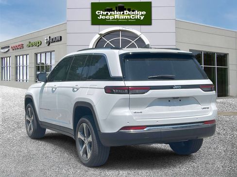 Used 2023 Jeep Grand Cherokee Limited AWD/4WD image 8