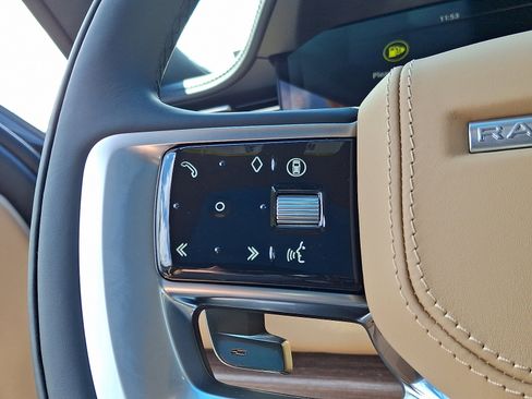 New 2025 Land Rover Range Rover Long Wheelbase SE image 17