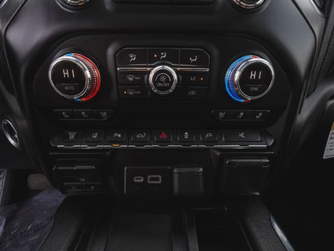 Used 2022 GMC Sierra 3500 Denali image 22