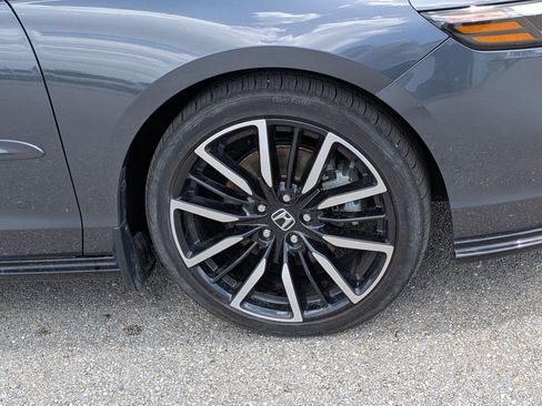 Used 2023 Honda Accord Touring image 11