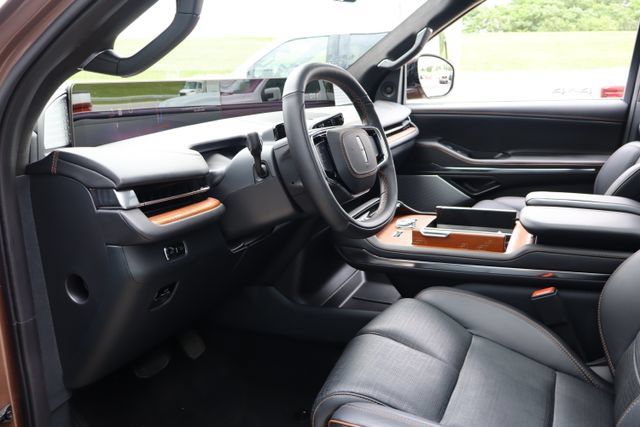 Used 2025 Lincoln Navigator Black Label AWD/4WD image 13