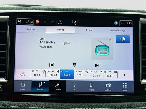 Used 2021 Chrysler Pacifica Touring-L image 15