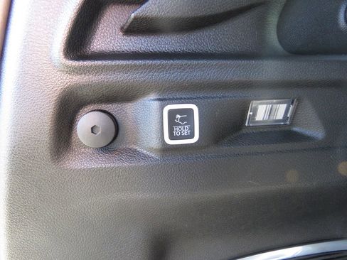 Used 2022 Jeep Grand Cherokee L Limited image 19