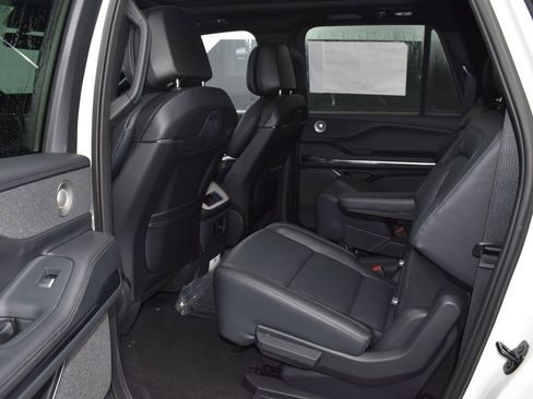 New 2025 Lincoln Navigator L Reserve w/ Jet Appearance Package image 12