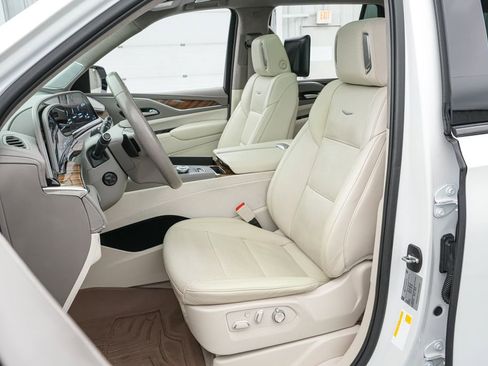Used 2023 Cadillac Escalade Sport Platinum AWD/4WD image 13