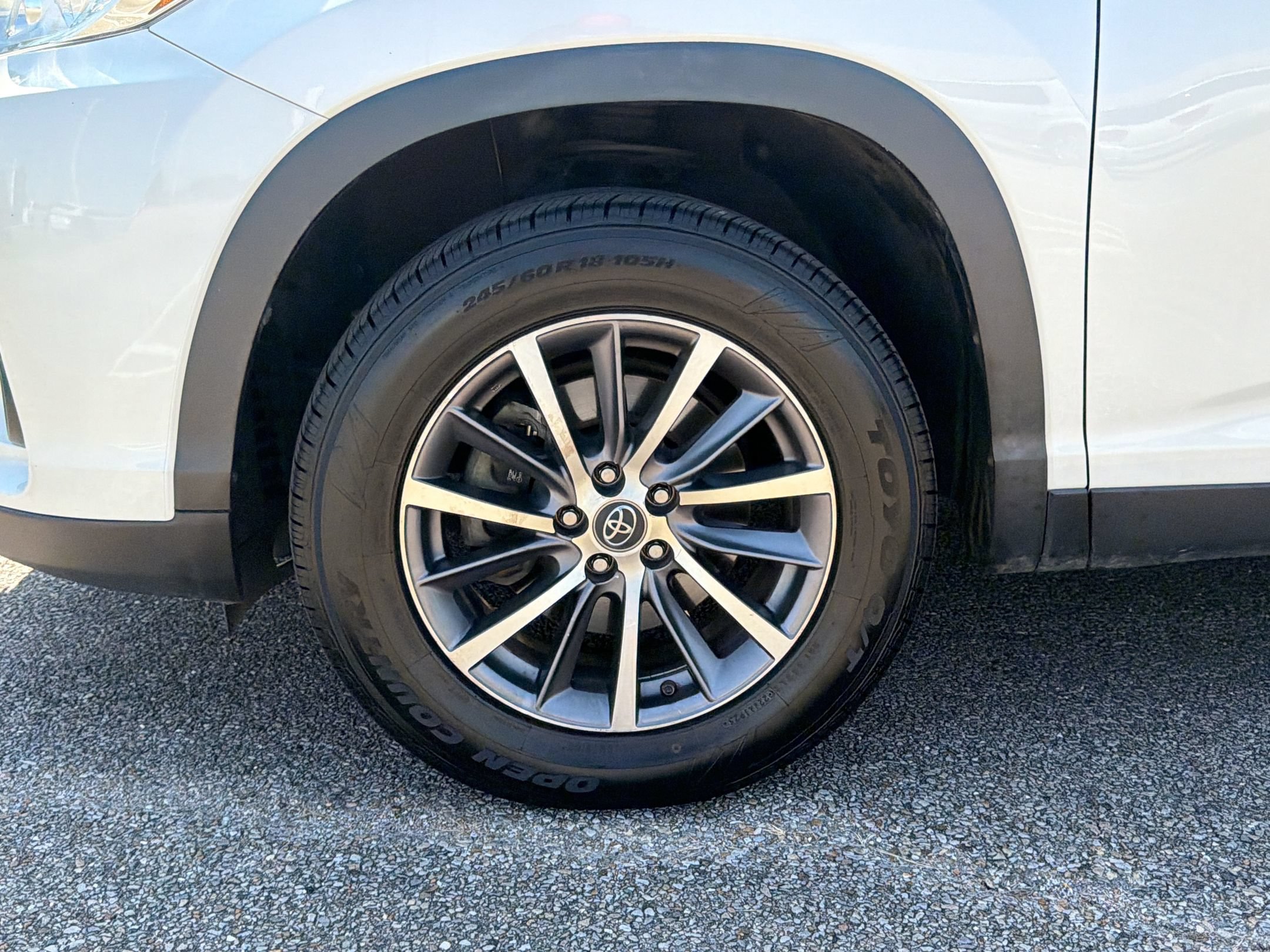 Used 2019 Toyota Highlander XLE FWD image 11