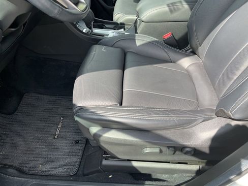 Used 2023 Subaru Ascent Limited w/ Technology Package image 16