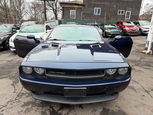 Used 2014 Dodge Challenger SXT RWD image 18