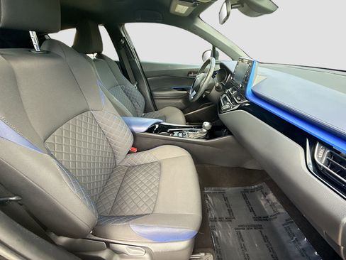 Used 2021 Toyota C-HR XLE image 30