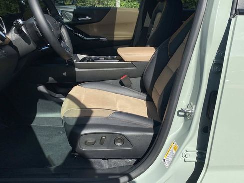 Used 2025 Chevrolet Equinox ACTIV w/ Safety and Technology Package FWD image 20