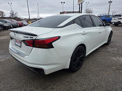 Used 2022 Nissan Altima 2.5 SR w/ Midnight Edition Package image 5