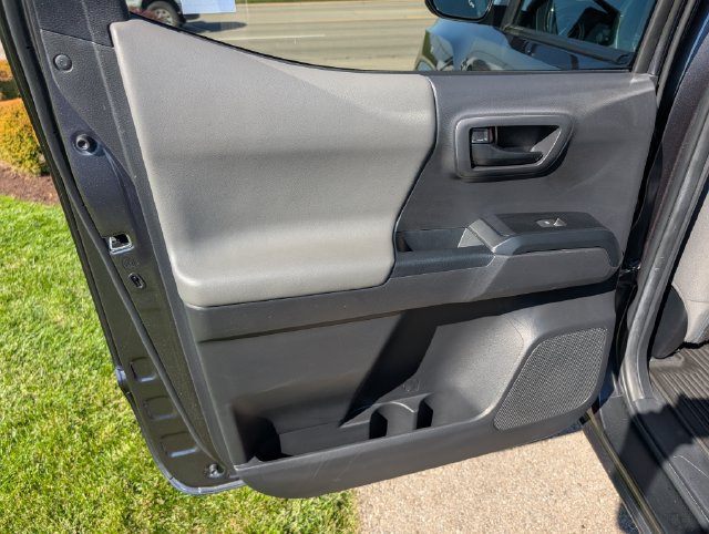 Used 2022 Toyota Tacoma SR AWD/4WD image 15