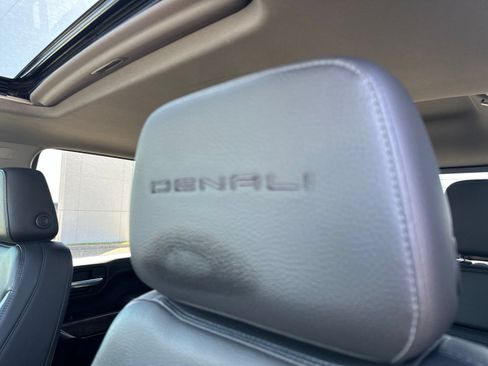 Used 2022 GMC Sierra 1500 Denali w/ Denali Premium Package AWD/4WD image 16