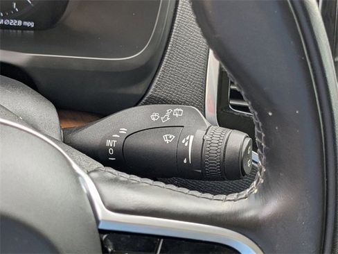 Used 2021 Volvo XC90 T6 Momentum w/ Advanced Package image 15