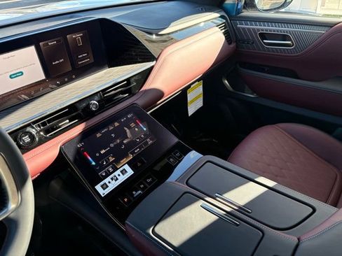 New 2026 INFINITI QX80 Autograph w/ Premium Cargo Package image 10