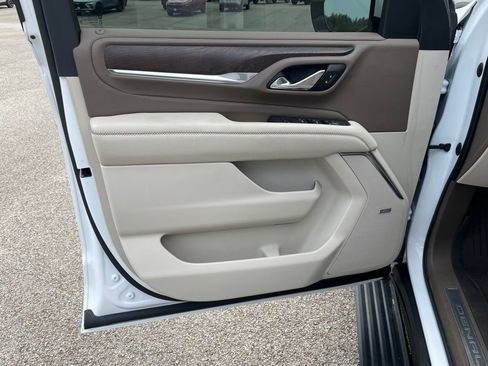 Used 2021 GMC Yukon XL Denali w/ Denali Premium Package RWD image 17