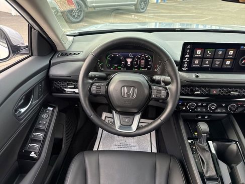 Used 2025 Honda Accord Touring image 9