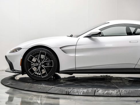 Used 2022 Aston Martin V8 Vantage Coupe RWD image 10