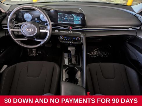 Used 2025 Hyundai Elantra SEL FWD image 25