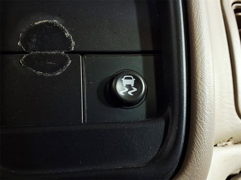 Used 2004 Chevrolet Suburban LS w/ Preferred Equipment Group image 19