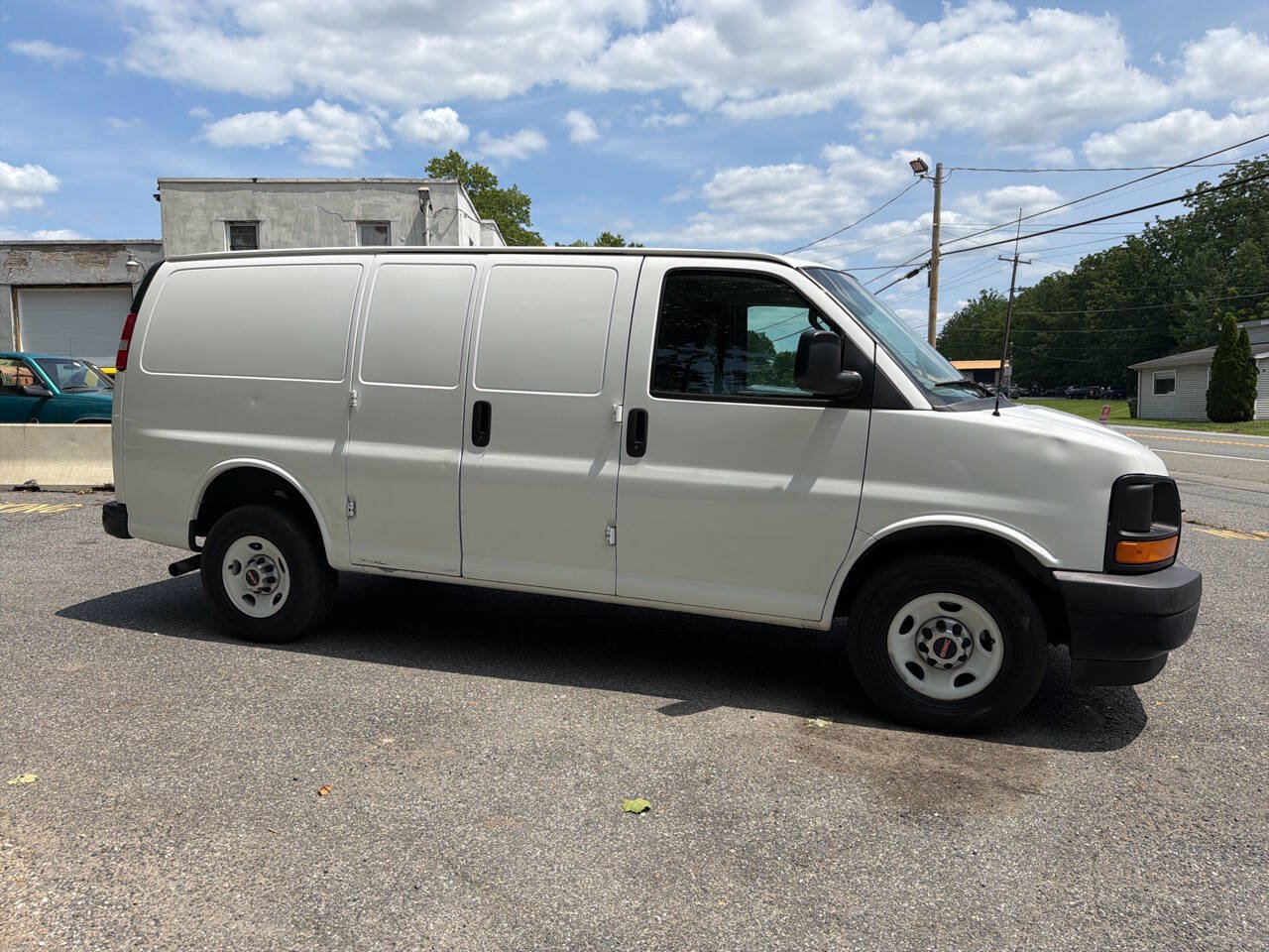 Used 2017 GMC Savana 2500 RWD image 9