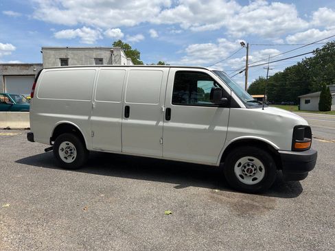 Used 2017 GMC Savana 2500 RWD image 9