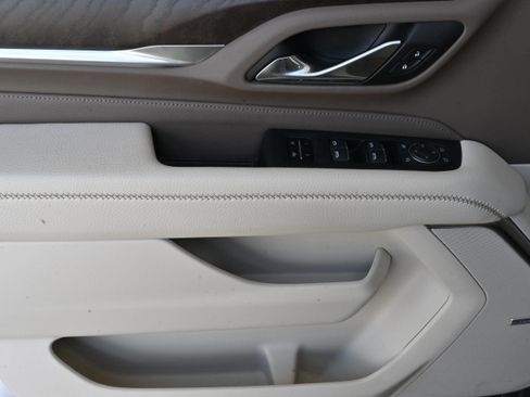 Used 2024 GMC Yukon Denali RWD image 28
