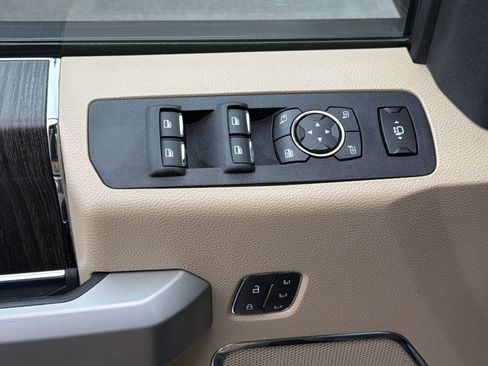 Used 2020 Ford F250 Lariat w/ Lariat Ultimate Package AWD/4WD image 38
