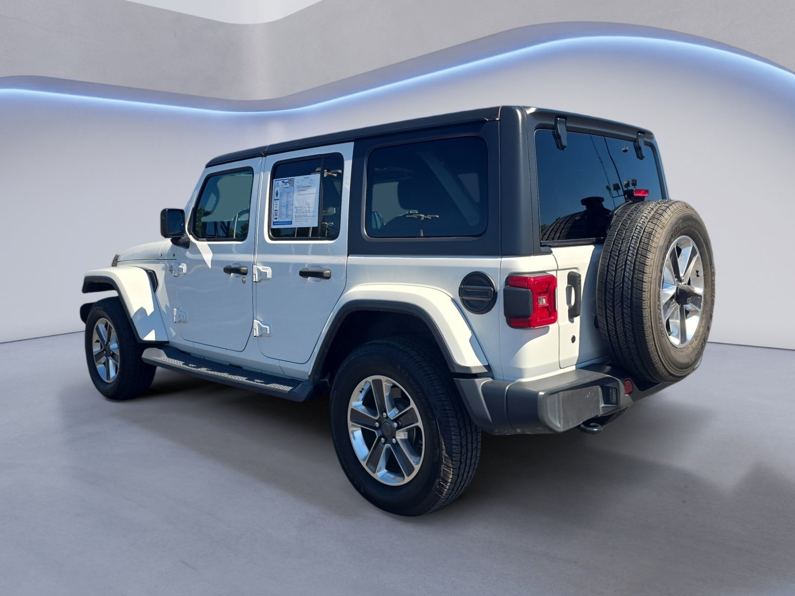 Used 2018 Jeep Wrangler Unlimited Sahara w/ LED Lighting Group AWD/4WD image 3